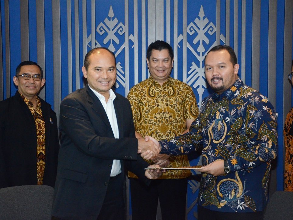 Direktur Eksekutif KADIN Indonesia, Hotasi Nababan dan Managing Director and Priincipal Skha, Dalinsa Anantha, menandatangani Nota Kesepahaman untuk melakukan Kerjasama