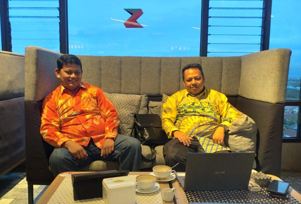 Anggota Fraksi Partai Golkar DPRD Tapsel Muhammad Rawi Ritonga dan Edison Rambe saat menyampaikan keterangan pers, pada Selasa (24/1/2023).