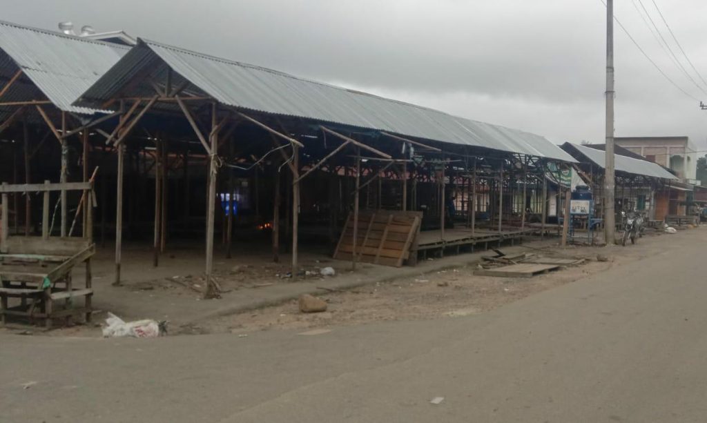 Pasar Sipagimbar diresmikan Bupati Tapsel tahun lalu belum difungsikan. Los penampungan belum dibongkar dan menimbulkan kesan kumuh