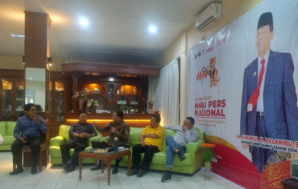 Bupati Tapanuli Selatan periode 2010-2015 dan 2016-2021, ketika dialog menyambut Hari Pers Nasional (HPN) tahun 2023 di Natama Hotel Padang Sidempuan, Senin (6/2/2023).